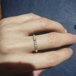 Elegant 14kt Gold Diamond Ring